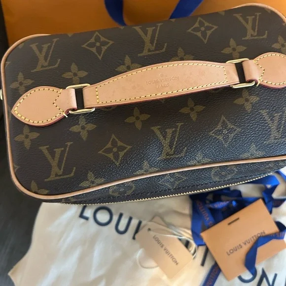 Louis Vuitton Brown Monogram Travel Case - Picture 5 of 10